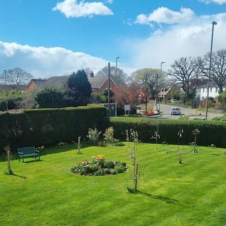 Spacious Self Contained Flat In Superb Location Lymington Exterior foto