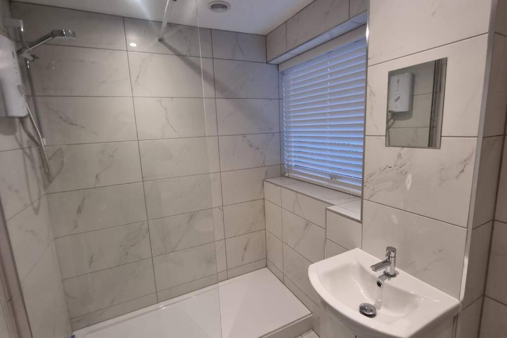 Spacious Self Contained Flat In Superb Location Lymington Exterior foto